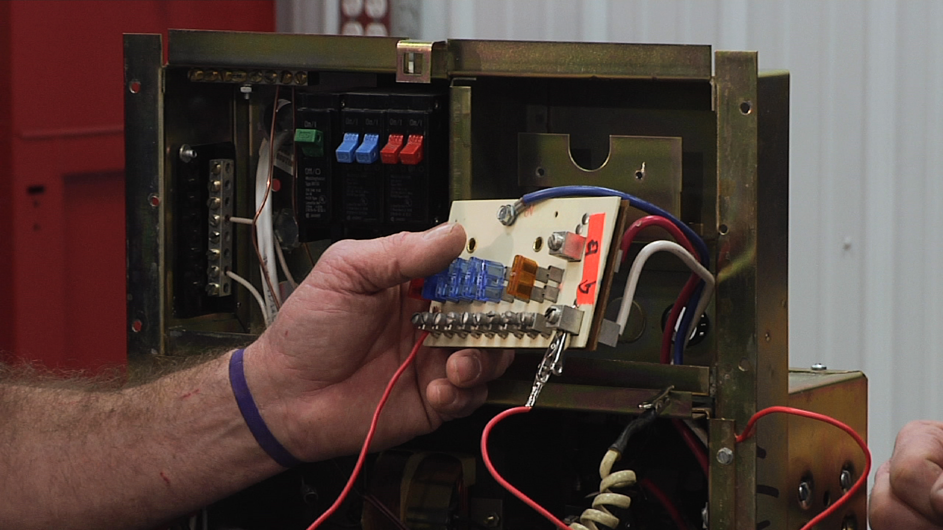 Understanding the Fuse Components of an RV Distribution Panel pop up camper replacement fuse box 