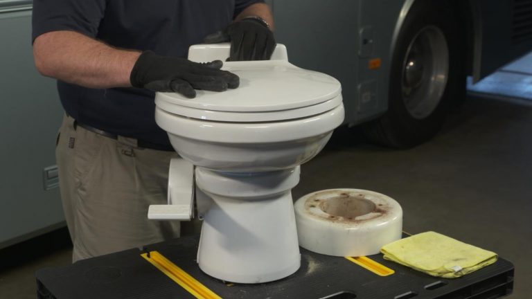 RV Toilet Types, Sizes, and Accessoriesproduct featured image thumbnail.