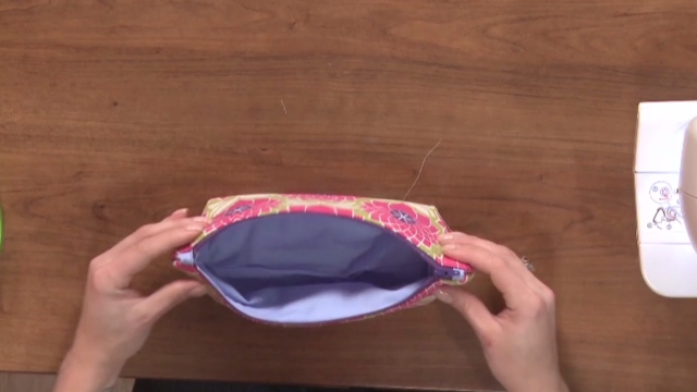 How to Sew a Zippered Pouch product featured image thumbnail.