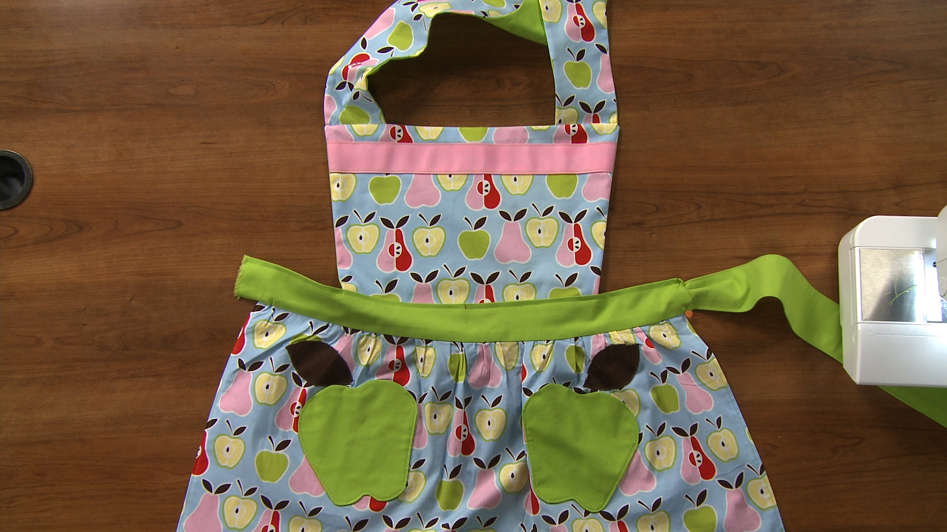 Vintage Inspiration: How to Make an Apron product featured image thumbnail.