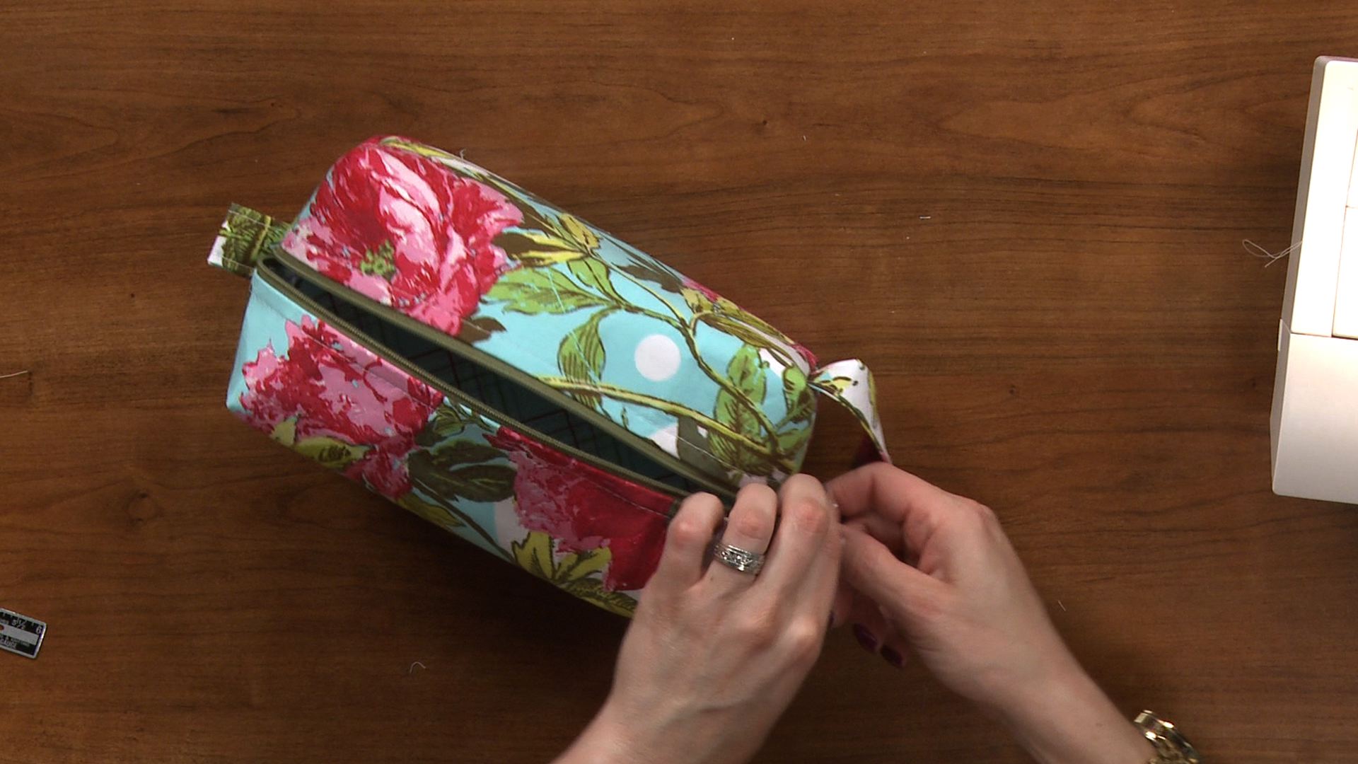 How to Sew a Boxy Zippered Pouch product featured image thumbnail.
