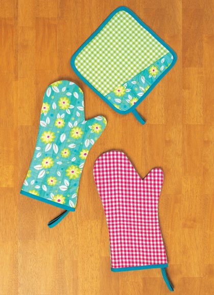 Oven mitts and potholders