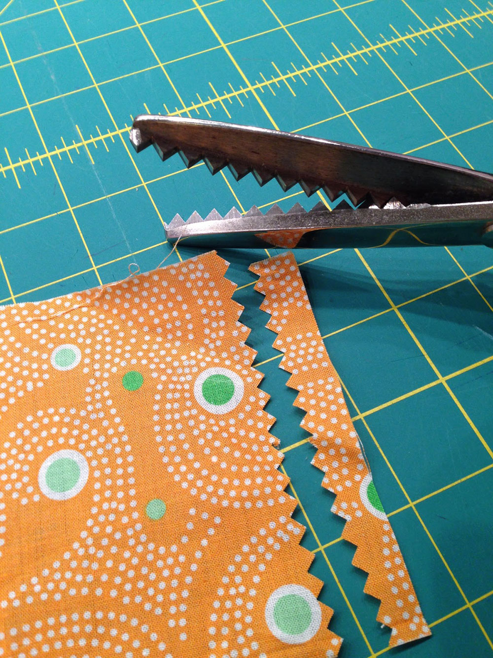 how to cut fabric with scissors