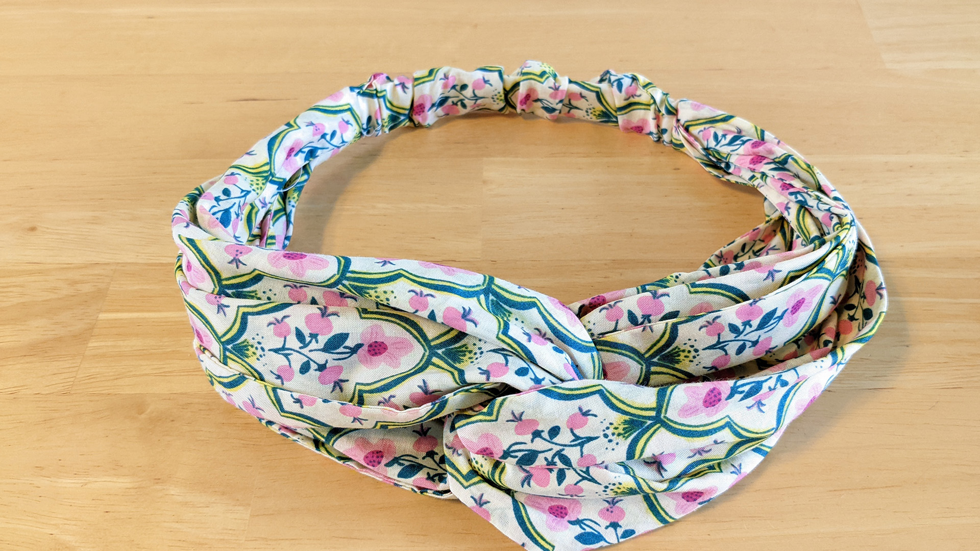 Free Sewing Pattern - Twist Top Headband