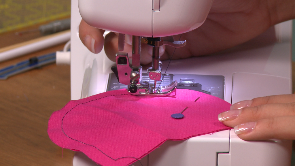 Sewing pink curved fabric