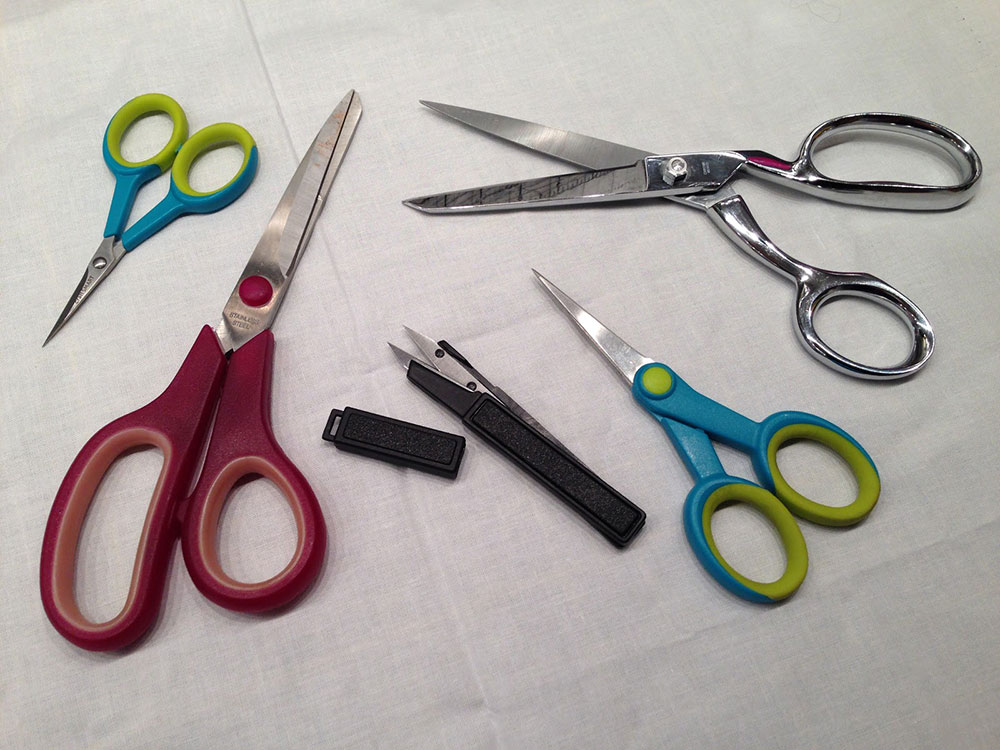 snip scissors for trimming thread