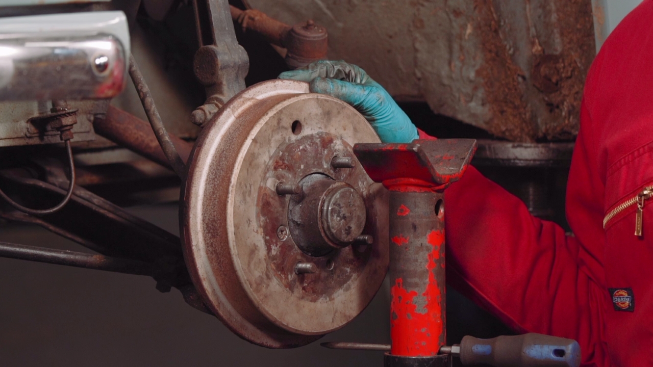 How to Safely Check Brake Discs and Drums for Warping
