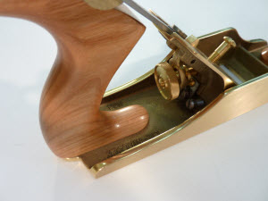 Reviewing the Lie-Nielsen Bronze No. 4 Bench Plane