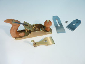 Reviewing the Lie-Nielsen Bronze No. 4 Bench Plane
