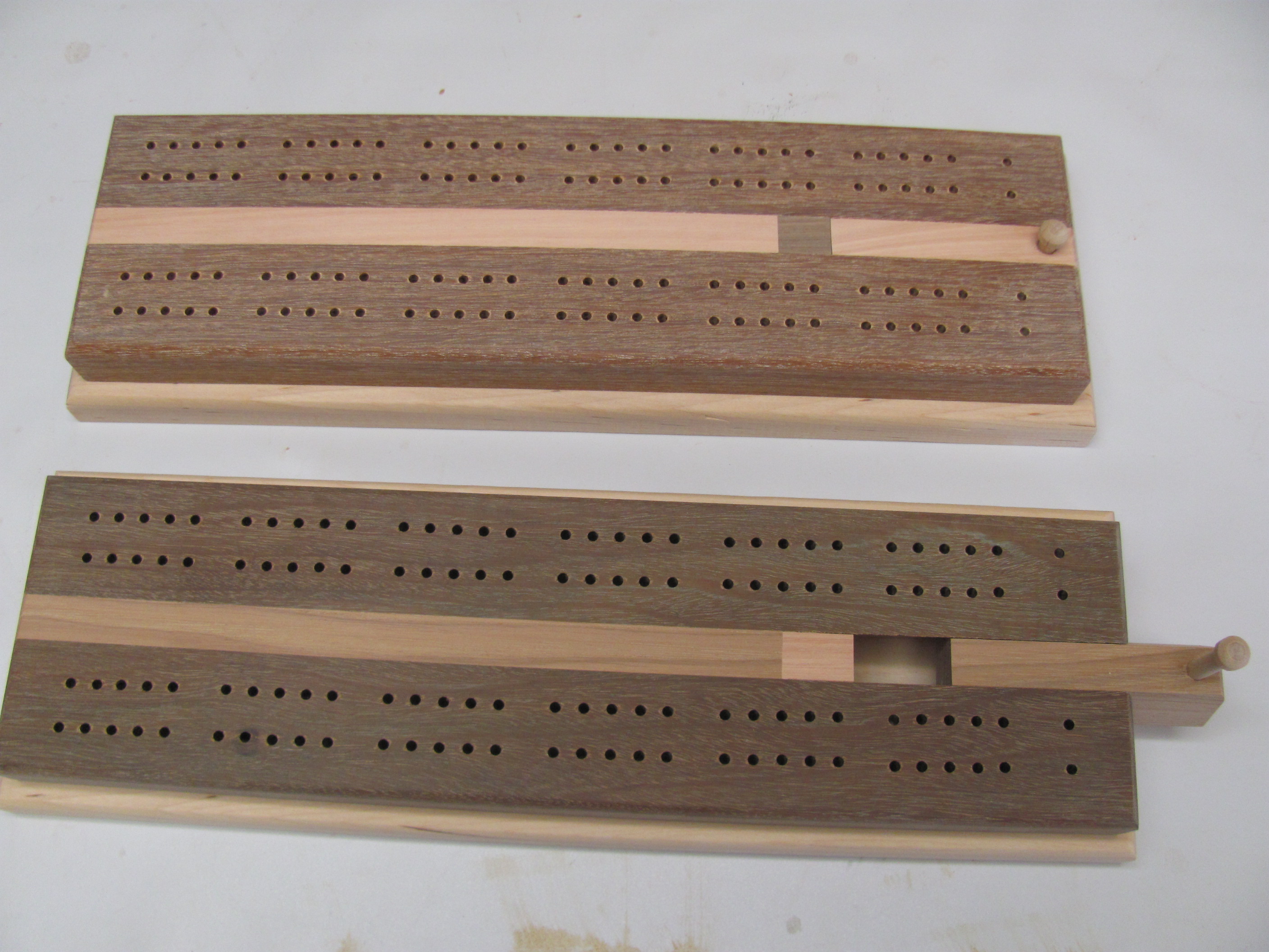 how many holes in a cribbage board