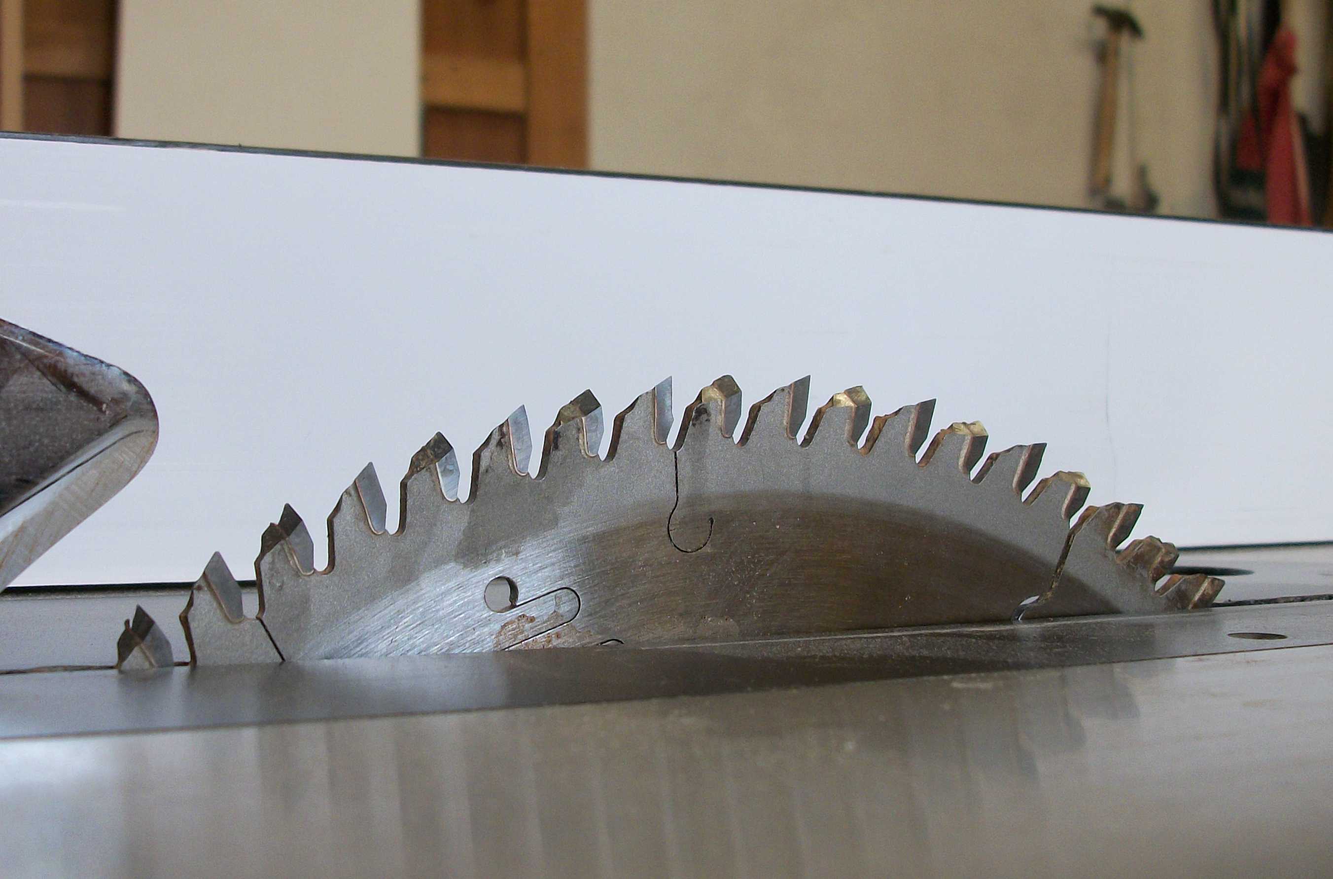 Using a Crosscut Stock Blade with a High Tooth Count