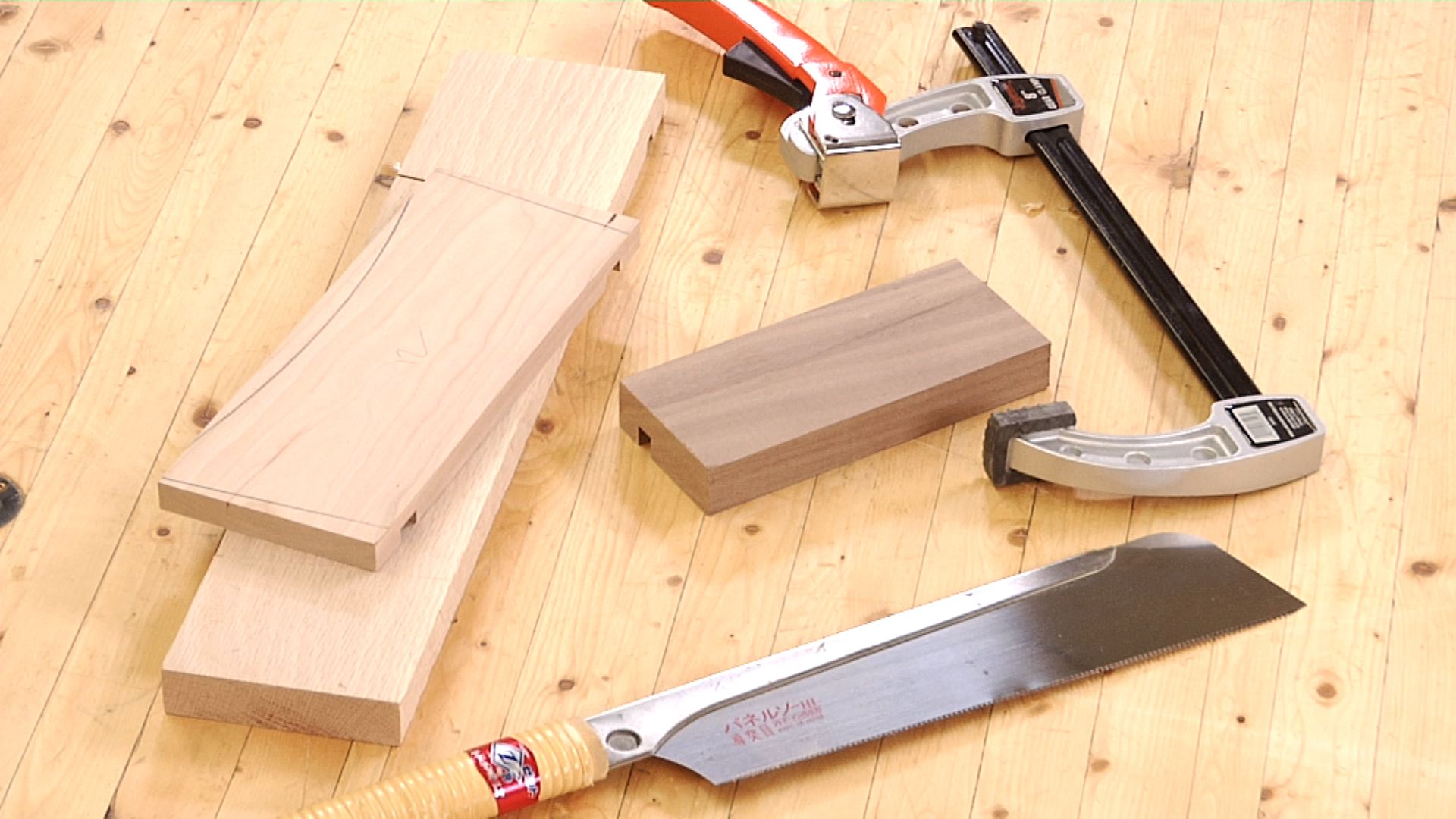How to Use a Handsaw to Make Accurate Crosscuts