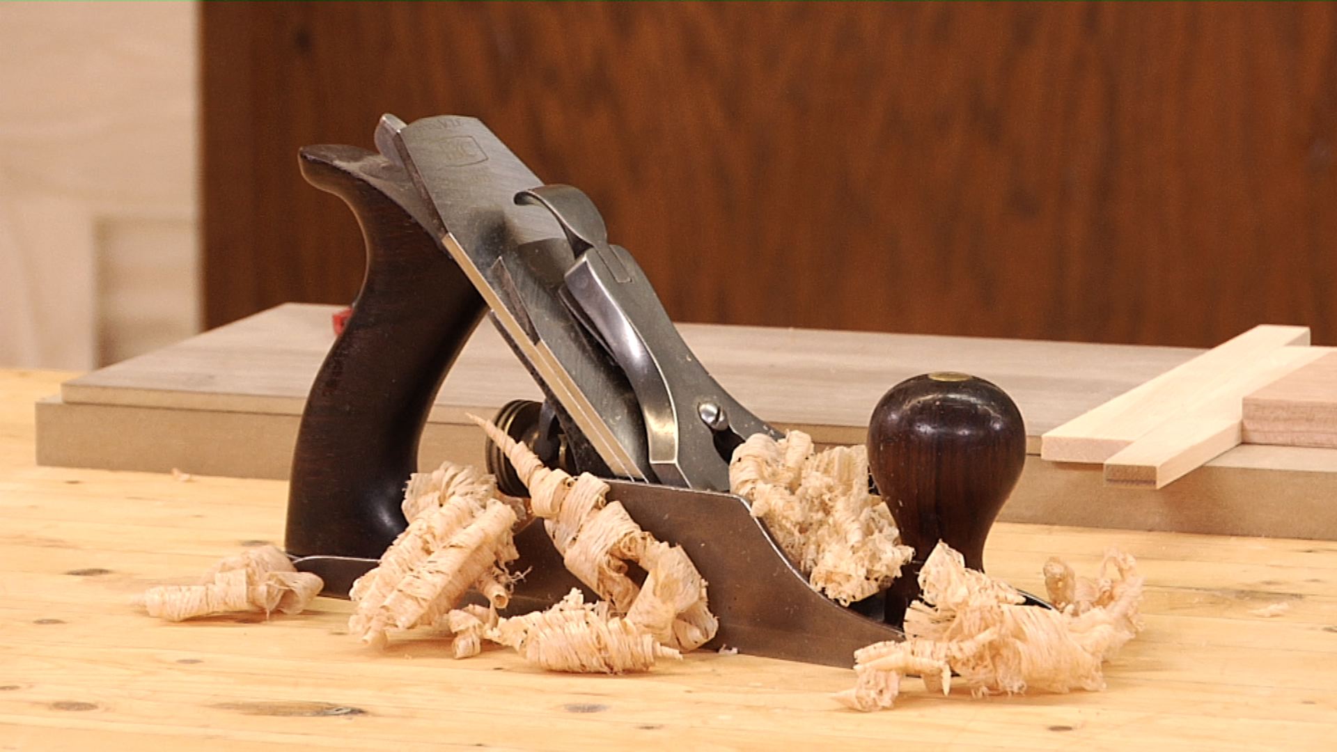 5 Tips on How to Use a Hand Plane product featured image thumbnail.