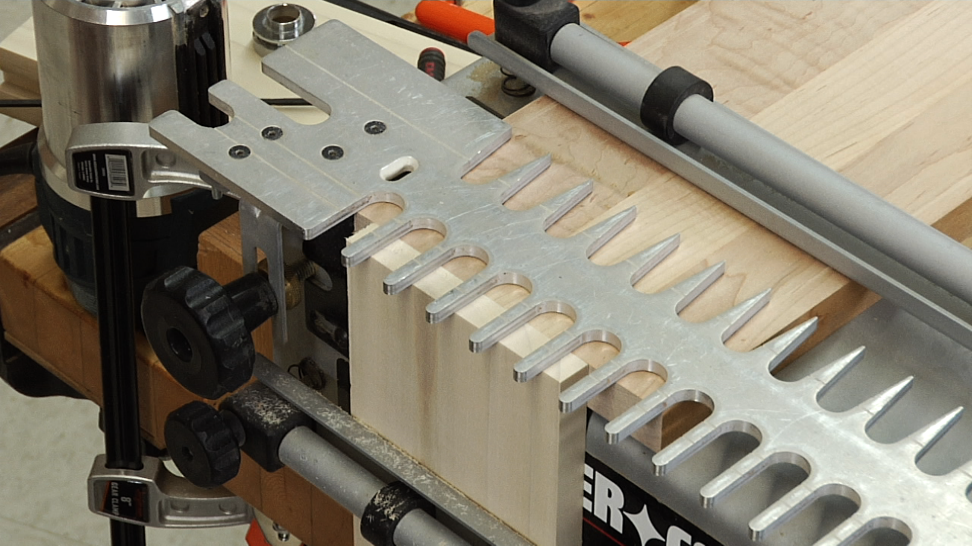 Through dovetail deals jig