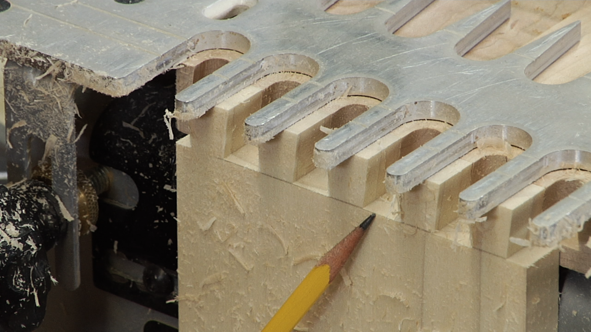 Porter Cable Dovetail Jig: Cutting Through Dovetails