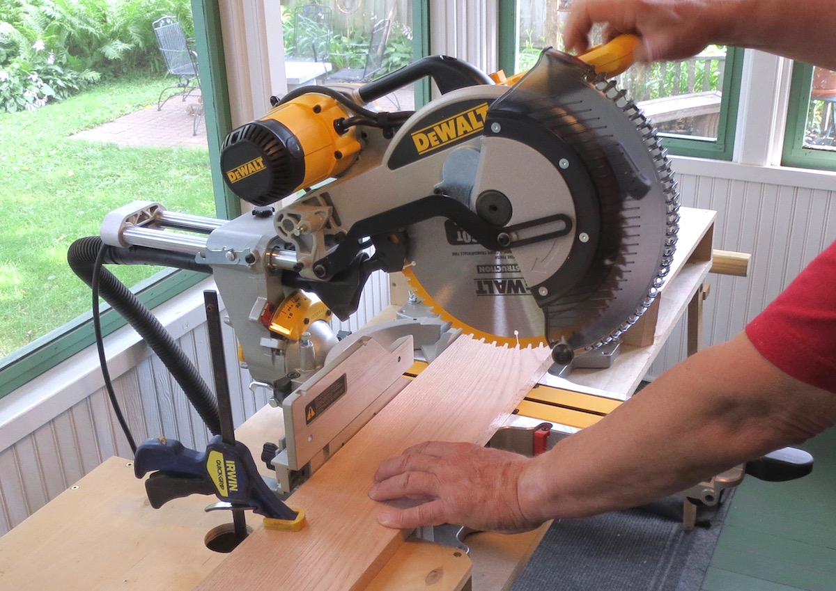 Tool Review: DeWalt DSW 780 Dual Bevel Miter Saw | WoodWorkers Guild of America