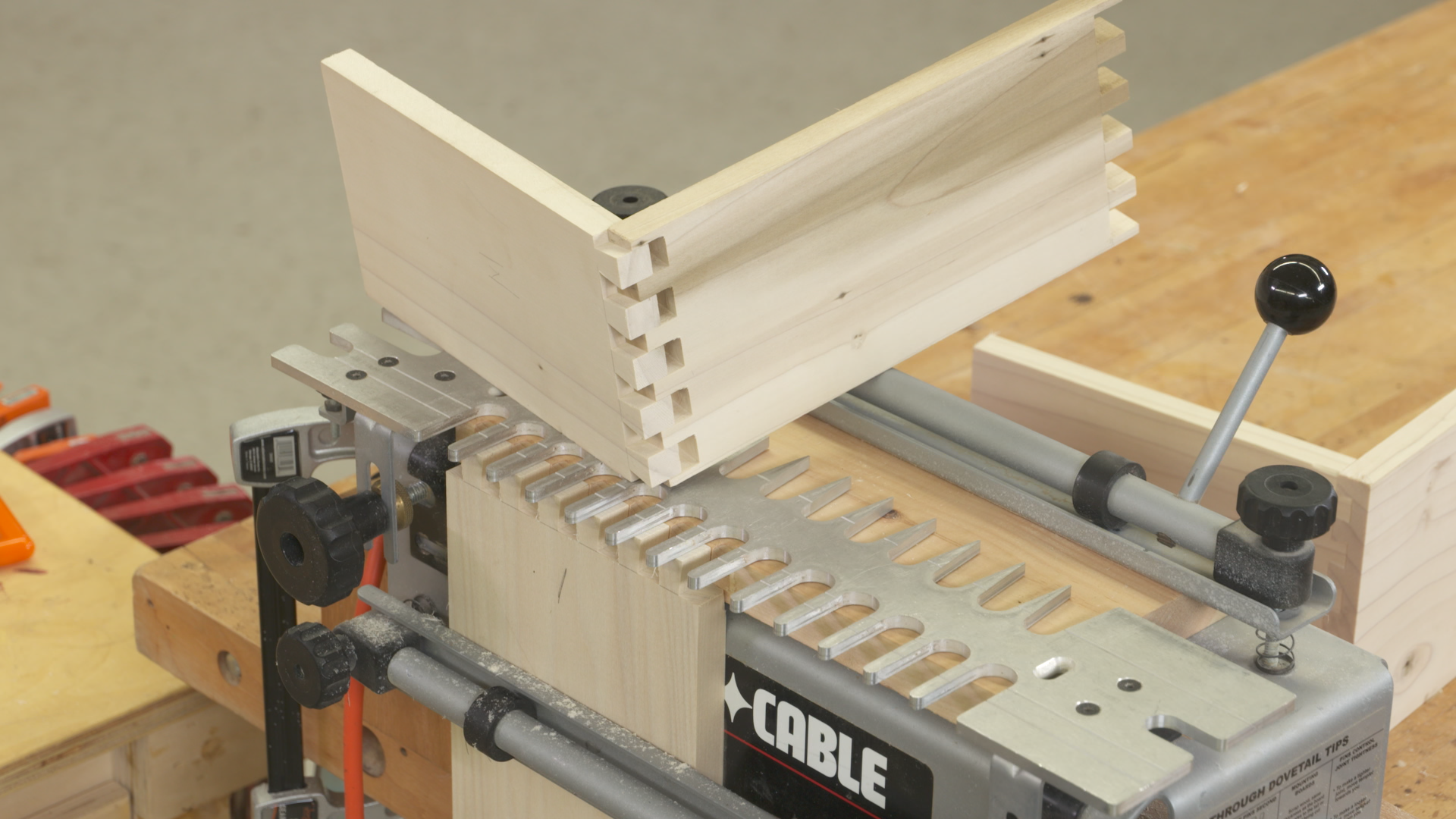 Set Up and Use a Dovetail Jig WoodWorkers Guild of America