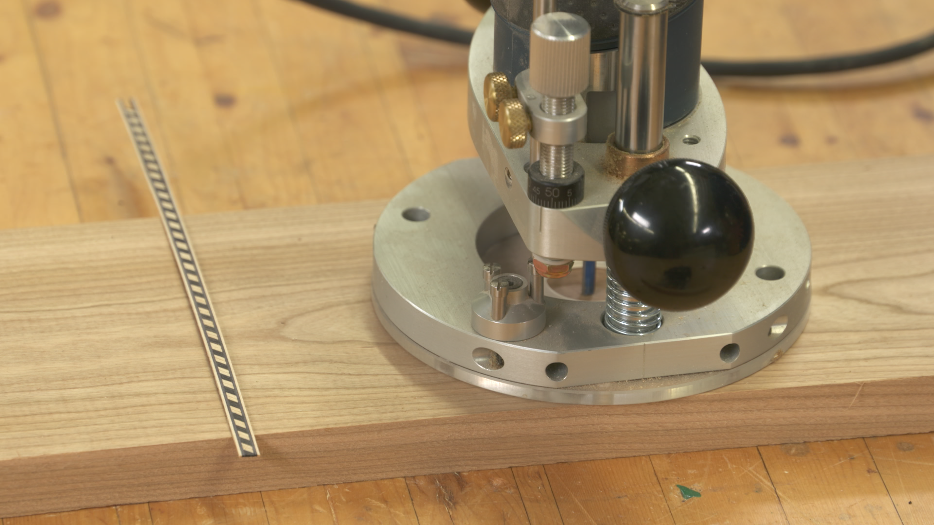 Plunge router