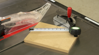 How to Lubricate a Table Saw