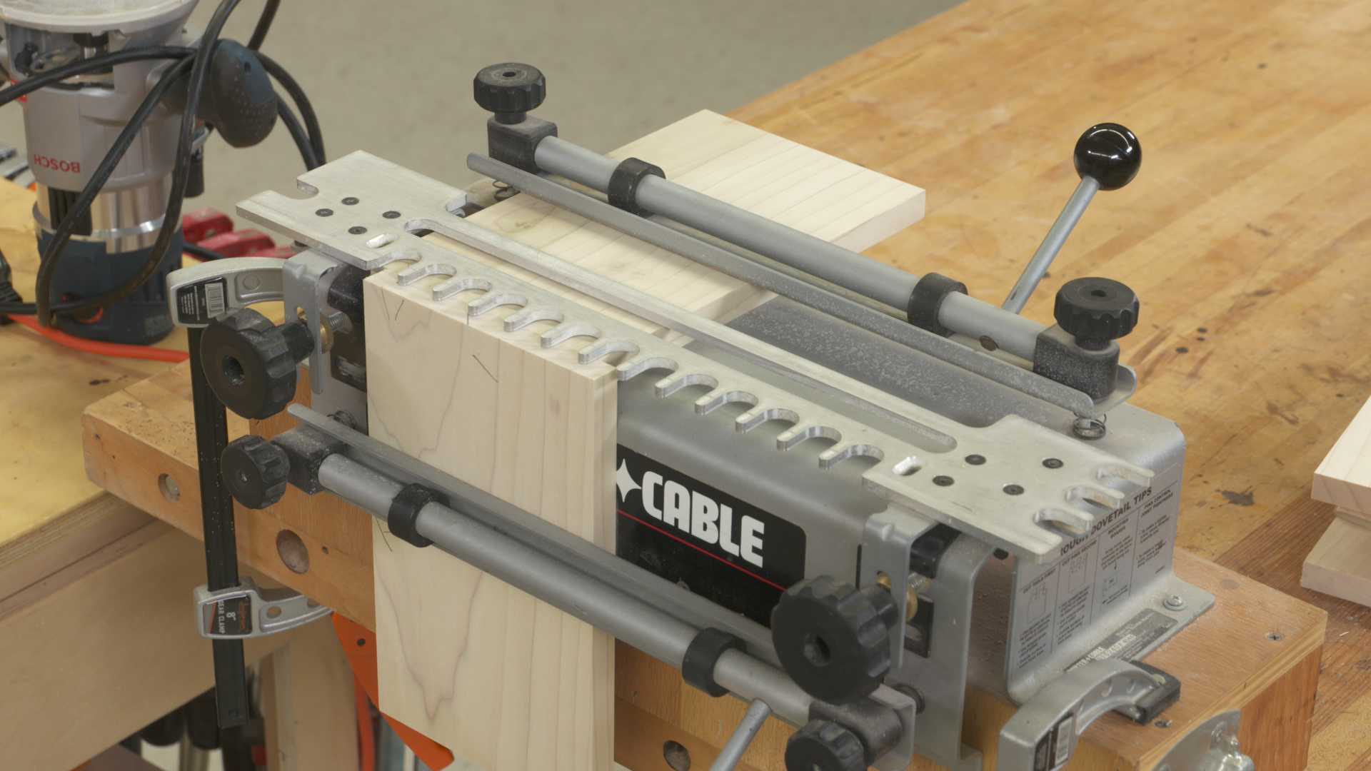 Dovetail jig