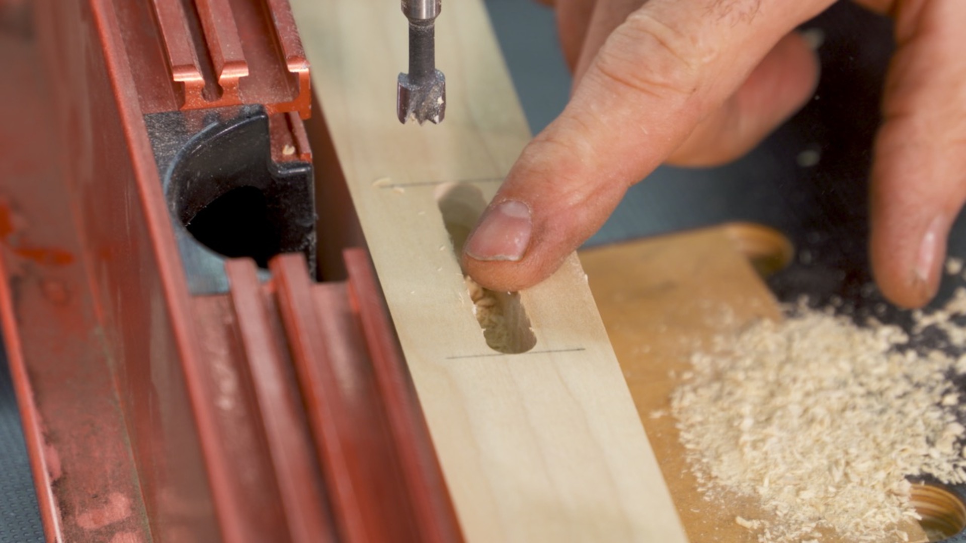 Tape measure straight edge