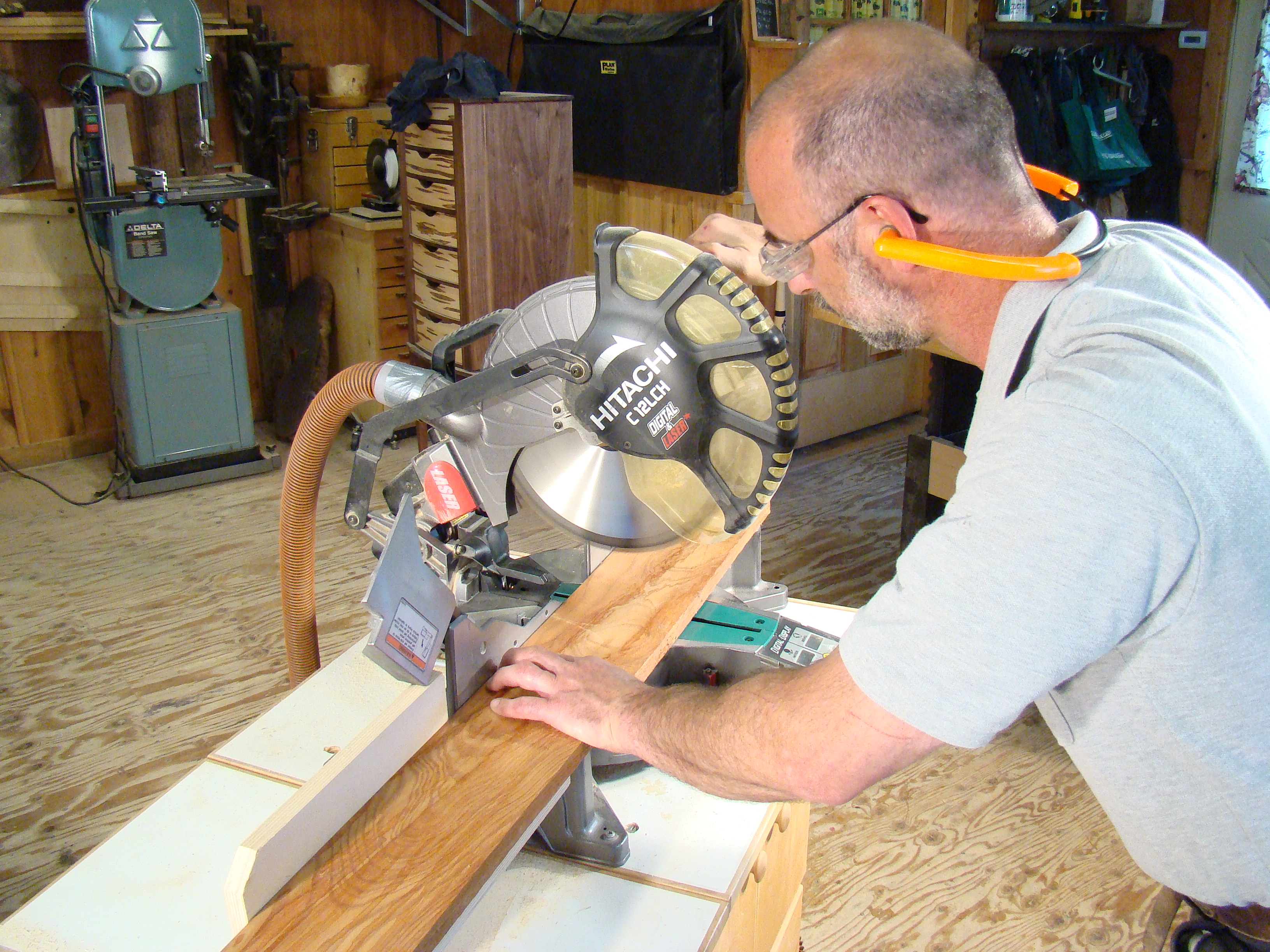 How To Measure And Cut A 45 Degree Angle Cut In Wood: Expert Tips
