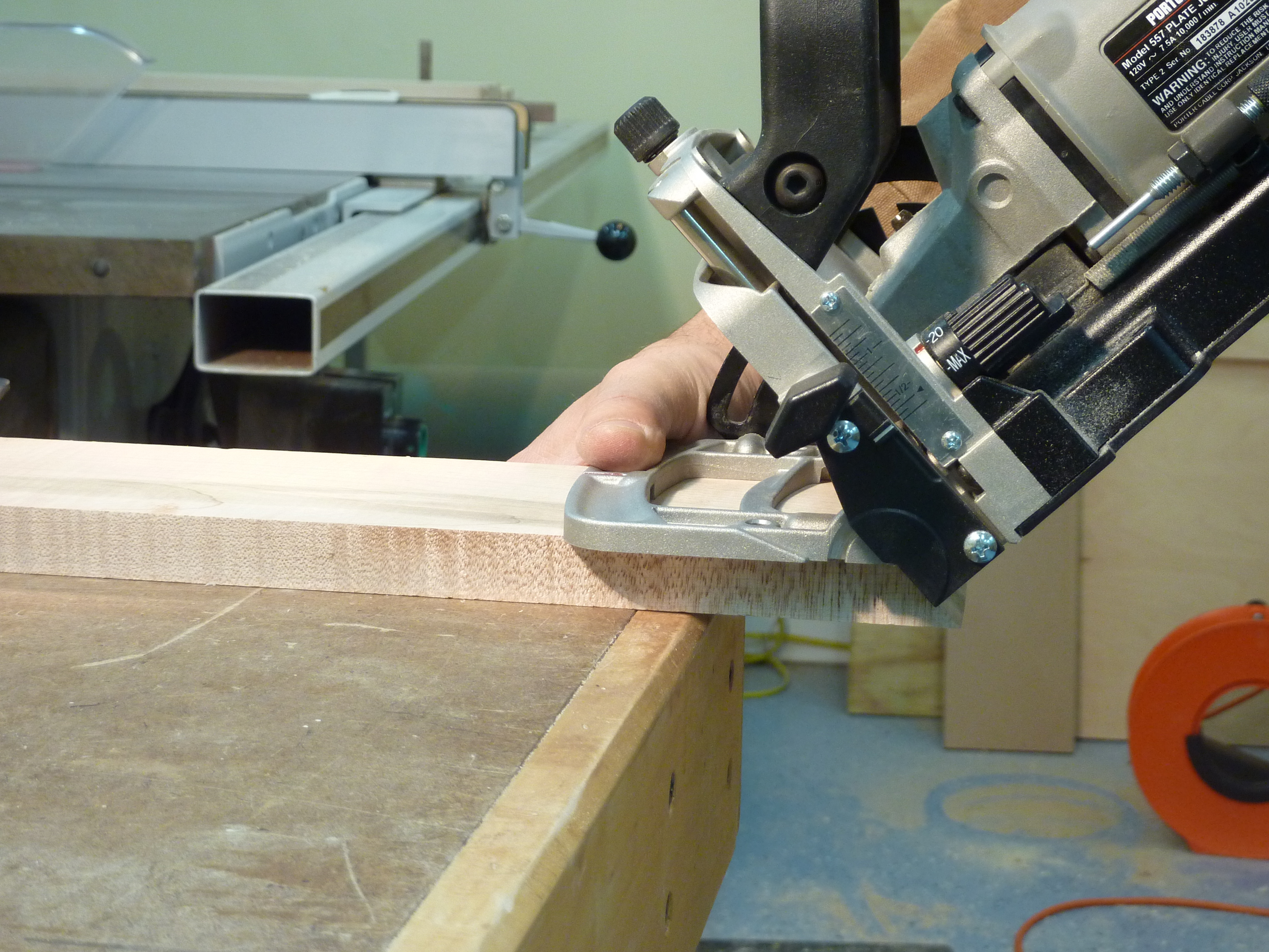 Using a biscuit joiner miter deals joints