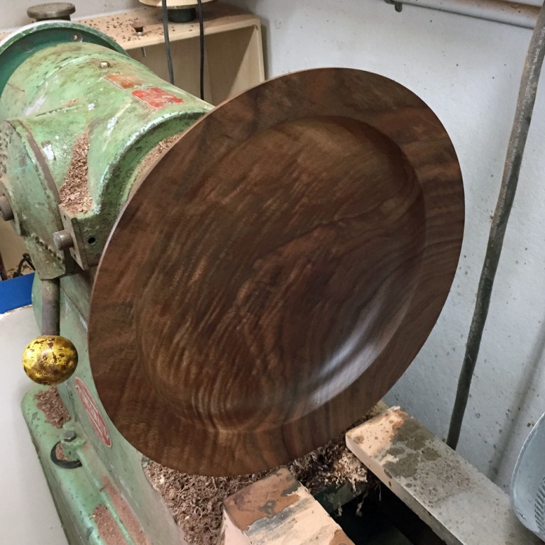 Large walnut plate